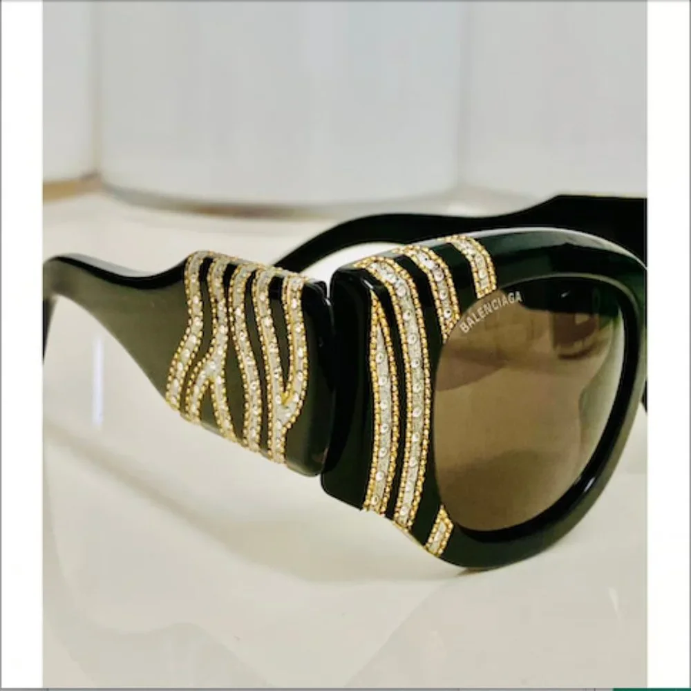 Balenciaga Black sunglasses studded with gold hardware and crystals - Picture 5 of 11